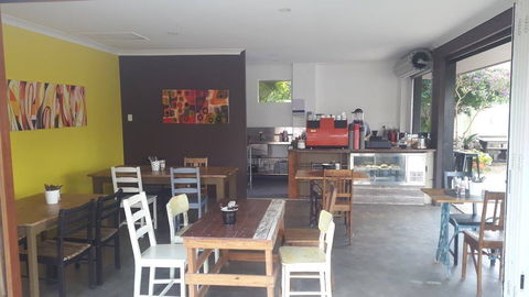 Carport Cafe - Perth Resorts 0