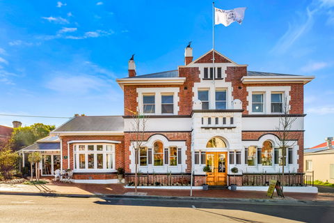 Cygnet Old Bank Cafe - Accommodation Perth 0
