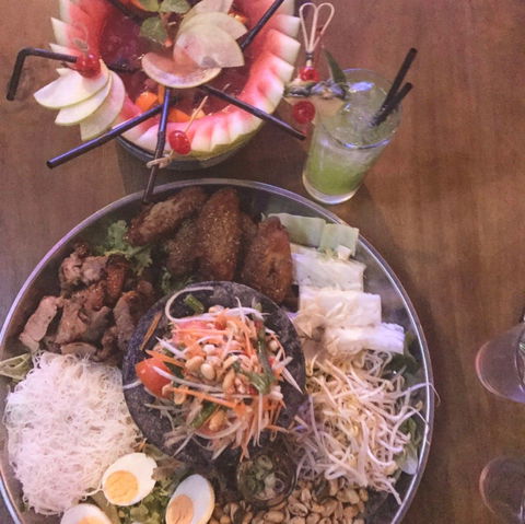 The Full Moon Bar & Restaurant - Perth Resorts 0