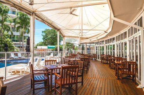 Poolside Restaurant And Bar - Perth Resorts 0