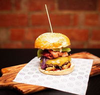 Meat in the Middle - Perth Resorts