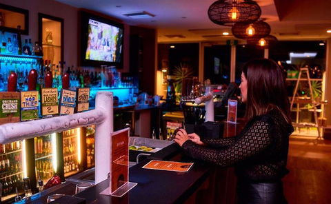 Zebu Bar & Grill - Perth Resorts 13