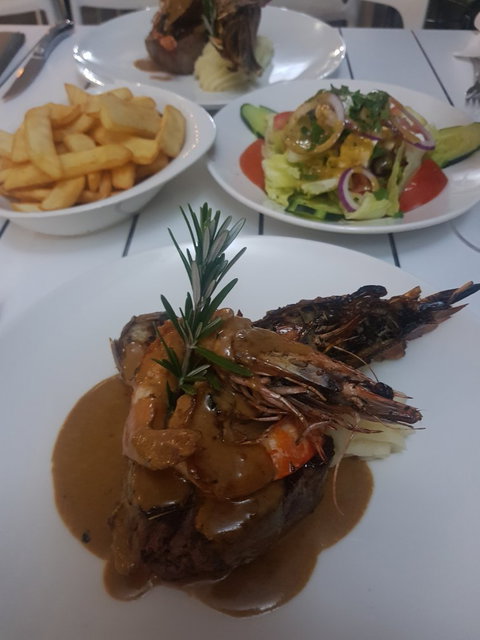 Omeros Bros Seafood Restaurant - Perth Resorts 3