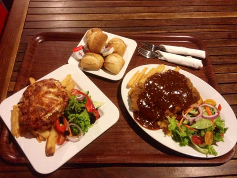 The Caves Country Pub - Perth Resorts 1