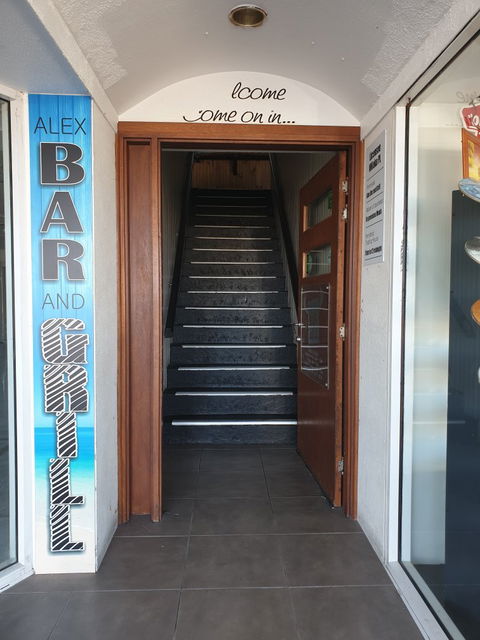 The Alex Bar & Grill - Accommodation Perth 4