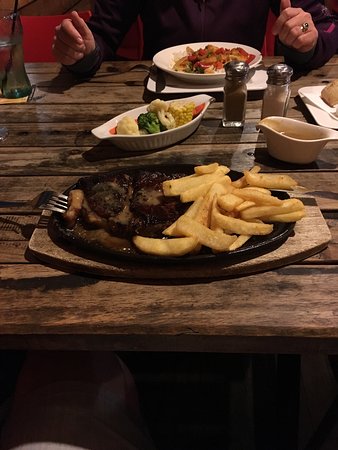 The Caves Country Pub - Perth Resorts 5