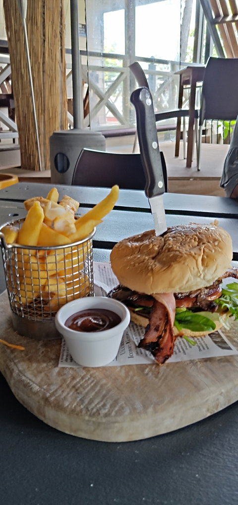 The Caves Country Pub - Perth Resorts 9