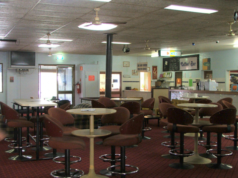 Old Bar Tavern - Perth Resorts 3