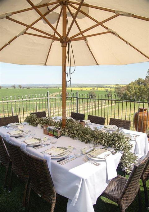 Cottontails Restaurant And Winery - Accommodation Perth 3