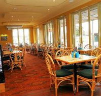 Pembroke Hotel Restaurant - Perth Resorts