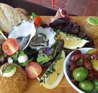Carindale Hotel Bistro - Perth Resorts