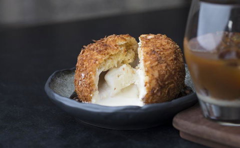 Apple Daily Bar & Eating House - Perth Resorts 17