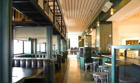 Apple Daily Bar & Eating House - Perth Resorts 6