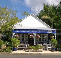 The Blue and White Teapot Cafe - Perth Resorts