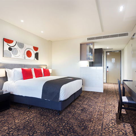 The Calamvale Hotel - Accommodation Perth 4
