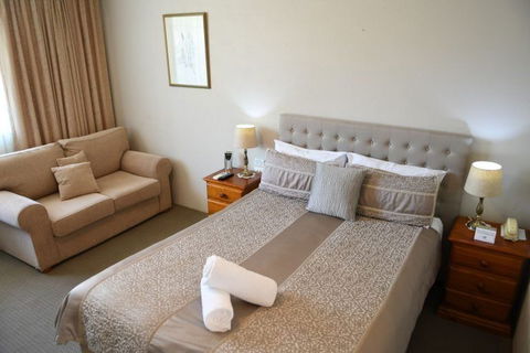 Cotswold Gardens - Accommodation Perth 1