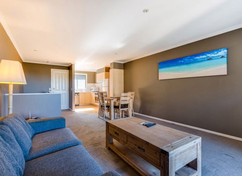 Aqualuna Beach Resort - Perth Resorts 5