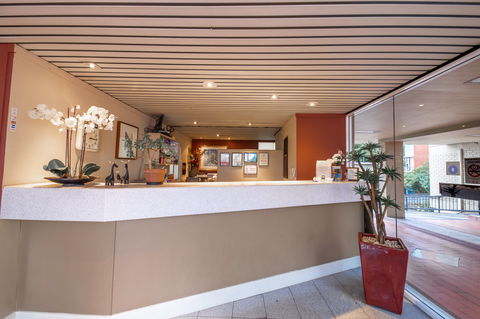 Twin Towers Inn - Accommodation Perth 3