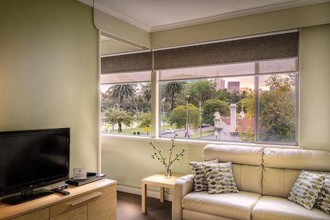 Birches Serviced Apartments - Accommodation Perth 5