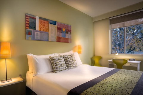 Birches Serviced Apartments - Accommodation Perth 6