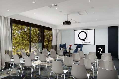 QT Canberra - Perth Resorts 7