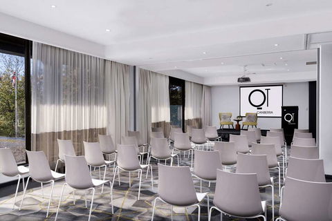 QT Canberra - Perth Resorts 9
