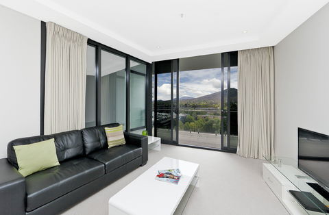 Astra Canberra Manhattan - Perth Resorts 6