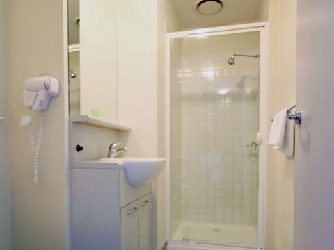 Arrow On Swanston - Perth Resorts 5