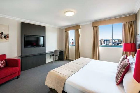 Mantra on Queen - Accommodation Perth 1