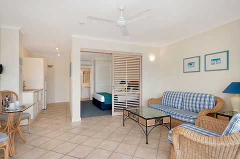 Macrossan House Boutique Holidays Apts - Accommodation Perth 2