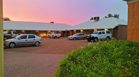 Mud Hut Motel - Perth Resorts 1