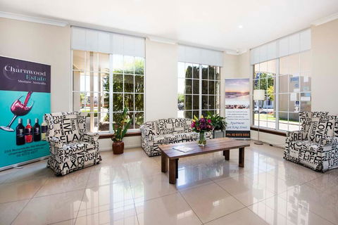 Winning Post Motel - Accommodation Perth 2