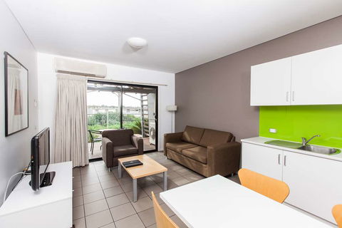 Majestic Oasis Apartments - Accommodation Perth 2