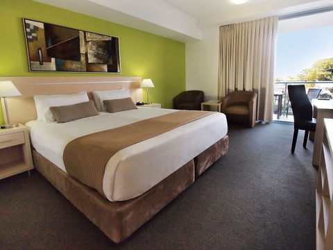 Oaks Gateway On Palmer - Accommodation Perth 2