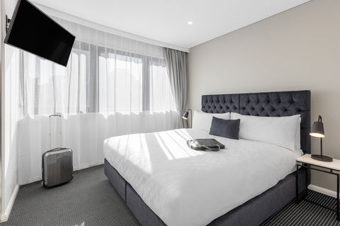 Meriton Suites Kent Street - Accommodation Perth 0