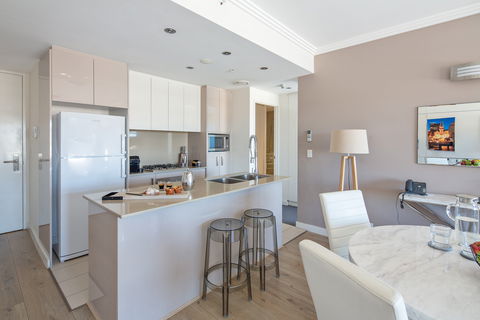 Zara Tower Serviced Apartments - Perth Resorts 11