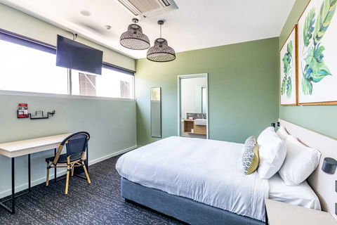 Nightcap At Commercial Hotel - Accommodation Perth 1