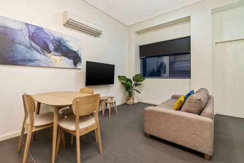 Terminus Apartment Hotel, Ascend Coll - Accommodation Perth 2