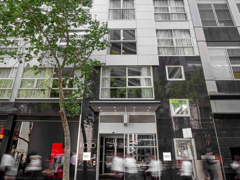Mantra 100 Exhibition - Accommodation Perth 1