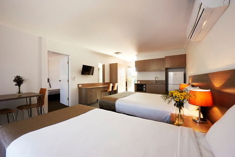 Adelong Motel - Perth Resorts 2