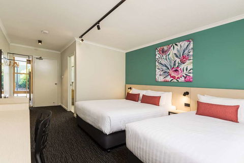 NIghtcap At Balaclava Hotel - Accommodation Perth 2