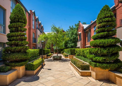 Majestic Old Lion Apartments - Accommodation Perth 2