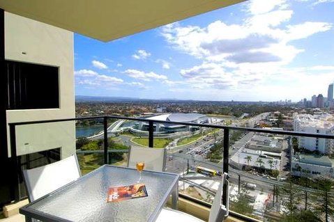 Mantra Broadbeach on the Park - Accommodation Perth 1