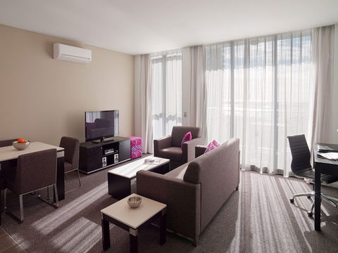 Meriton Suites Southport - Perth Resorts 1