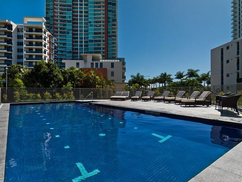 Meriton Suites Southport - Perth Resorts 2