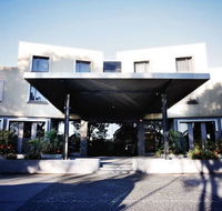 Golden Pebble Hotel - Perth Resorts