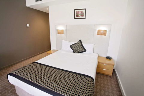 Golden Pebble Hotel - Perth Resorts 2