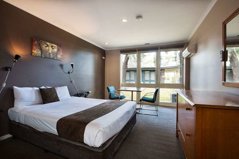 Burvale Hotel - Perth Resorts 3