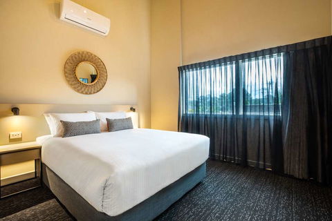 Nightcap at Manhattan Hotel - Perth Resorts 6