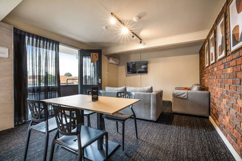 Nightcap at Manhattan Hotel - Perth Resorts 7